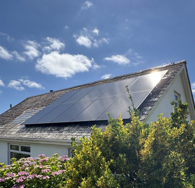 Mitsubishi Heat pump and Aiko Solar Installation Near St Columb, Cornwall